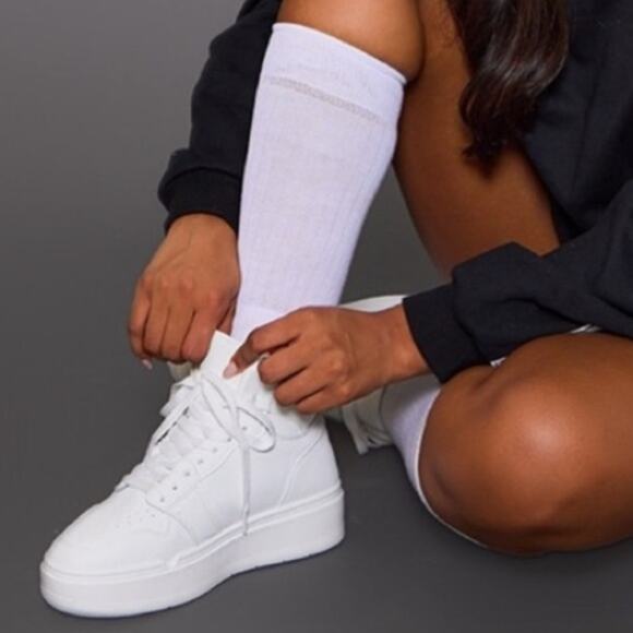 PrettyLittleThing White Hi Top Lace Up Platform Sneakers Size US NWT Size US8 - Picture 1 of 8